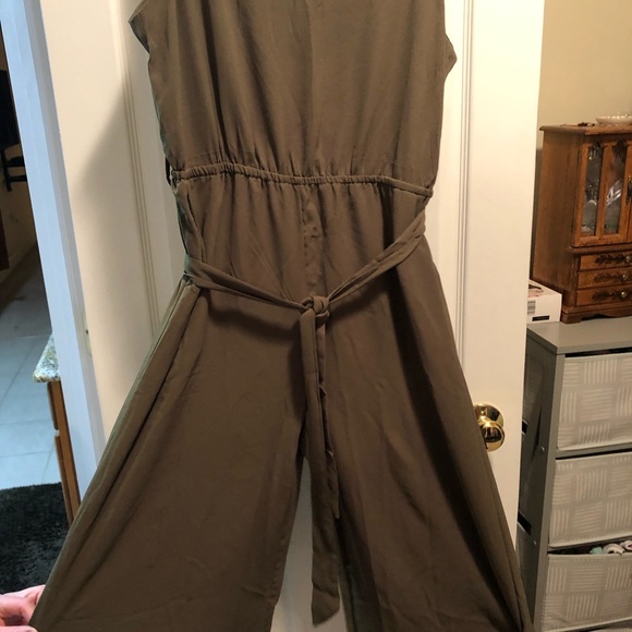 Olive romper / jumpsuit - Picture 2 of 11